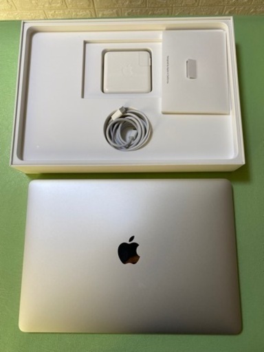 Apple MacBook Pro 2017 A1706 13インチ　シルバー