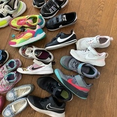 子供用靴大量まとめ売りの画像