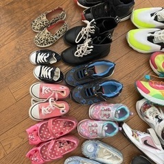 子供用靴大量まとめ売りの画像