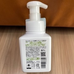 泡タイプのハンドソープ、歯磨き粉、レトルトカレーの画像