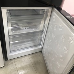 取りに来れる方限定！Ｈａｉｅｒの２ドア冷蔵庫です！ Haier ハイアール 冷蔵庫 2ドア 右開き 幅52.5cm 201L JR-M20A-W