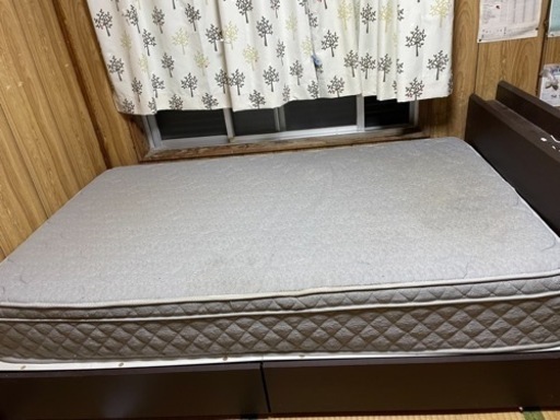 セミダブルベッド