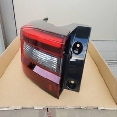 【新品】トヨタ ライズ 左側テールランプ 81561-B1170の画像
