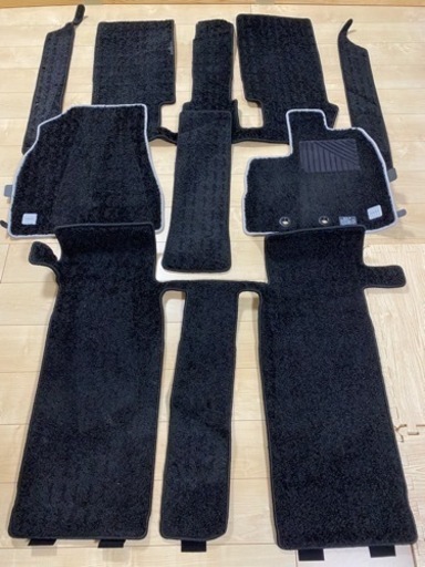 ほぼ新品　ヴォクシー　ボクシー　 zs煌III 7人　80 純正フロアマット