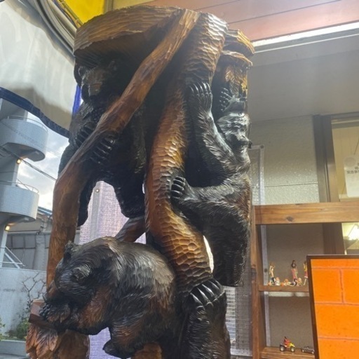 大迫力の熊の塔