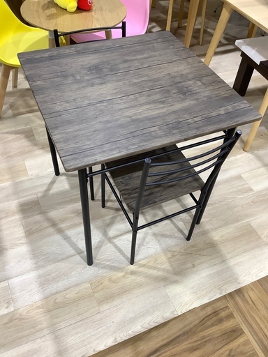 ダイニング3点セット　高さ,幅 各約75cm 入荷致しました！