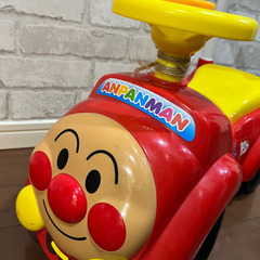 アンパンマンの車の画像