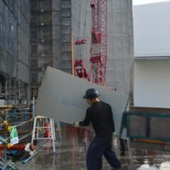 【毎日がお給料日！】荷揚げ作業員を募集します！シフト自由！１時間以内の作業で7000円以上稼げる日も！30日間勤務達成でボーナスＧＥＴ！ ※お友達紹介・勧誘キャンペーン実施中！紹介していただいたお友達が３０日間勤務達成された場合、ご自身にも報奨金ＰＲＥＳＥＮＴ！※ ★営業手当あります！自分で営業して取ってきたお客さんの受注に対しては、一人につき1000円営業手当としてお支払いします！★ ☆当社とお取り引きいただいてるお得意様へ就職を希望する人には、就職を斡旋することも出来ます！☆の画像