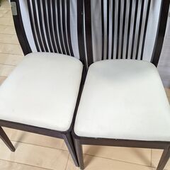 ダイニングテーブルの画像