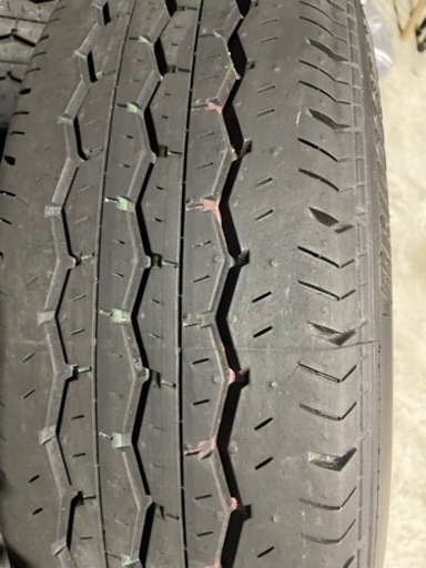 ハイエース ２００系　新車外しの純正タイヤ・ホイール・キャップのセット