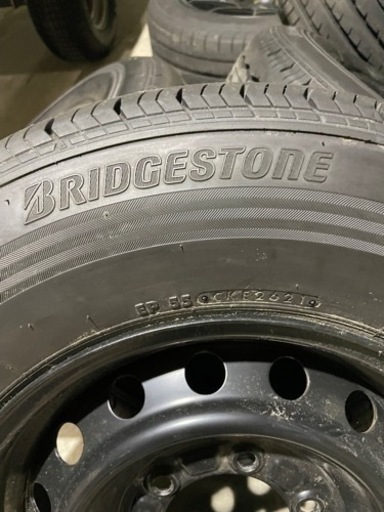 ハイエース ２００系　新車外しの純正タイヤ・ホイール・キャップのセット