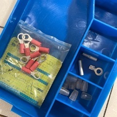 車の配線用の工具、端子各種の画像