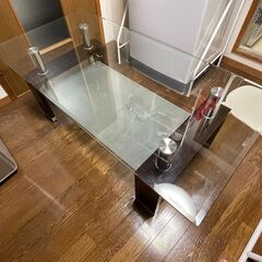 ガラステーブルの画像
