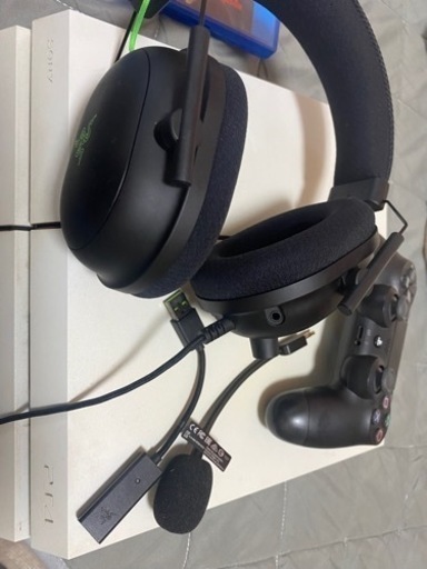 PS4本体・コントローラー・Razerヘッドセット・ソフト