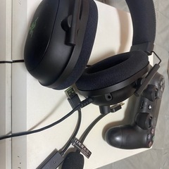 PS4本体・コントローラー・Razerヘッドセット・ソフトの画像