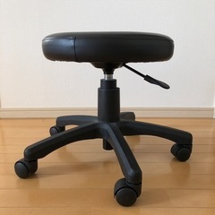 回転椅子　ブラック