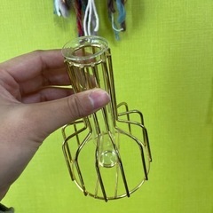 花瓶　ゴールドの画像
