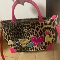 シンクビーのハンドバッグの画像