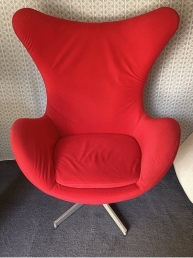 エッグチェアのレプリカ(赤)