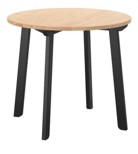 IKEAのダイニングテーブルとチェアー二脚
