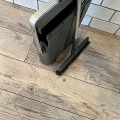ほうきとちりとりのセットの画像