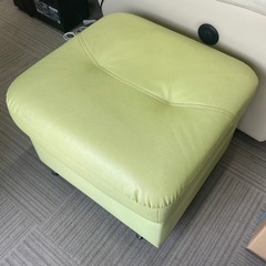 【お買い得‼️】ソフトレザー製　キャスター付きオットマン　スツール　ライムグリーン 椅子 チェアの画像