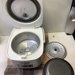 AIRIS 3合炊きマイコンジャー炊飯器ERC-MC30-Wの画像