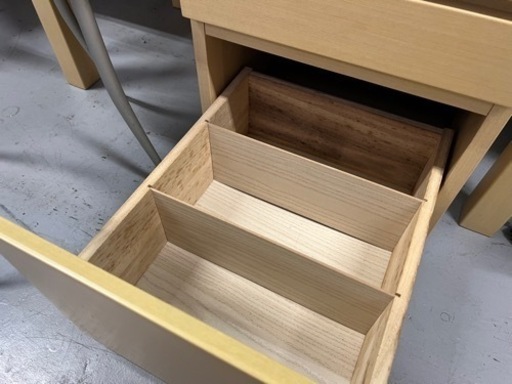 机とイス、引き出し棚の3点セット