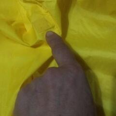 使用頻度ほぼ無し。背中にランドセル&リュクも背負っても大丈夫!　　一枚は持っておきたい!　子供の雨具130cmの画像