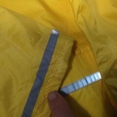 使用頻度ほぼ無し。背中にランドセル&リュクも背負っても大丈夫!　　一枚は持っておきたい!　子供の雨具130cmの画像