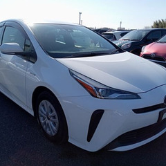 ☆ご成約☆ 安心の12ヶ月保証　距離無制限　　自社ローン中古車販売 　カーメル　令和1年式　トヨタプリウス　　燃費がとても良くて人気の車両です！内装も外装も綺麗ですのでお勧めの車両です！　の画像