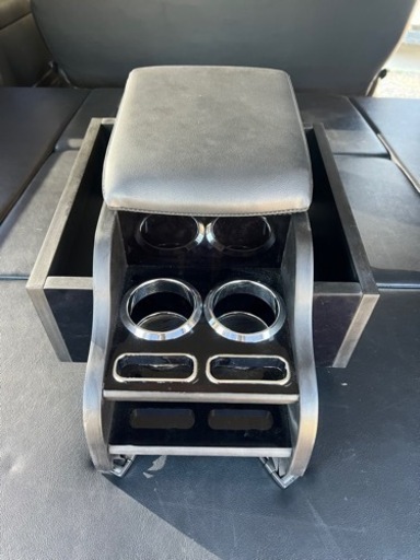 ハイエース セカンドシートアームレスト