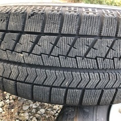 スタッドレスタイヤ　215/60/R16の画像