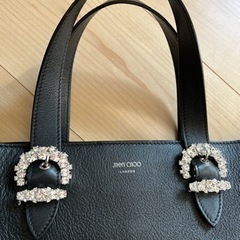 再値下げしました！定価50%OFF以上。美品JIMMY CHOO cheritoteビジュークリスタル レザートートの画像