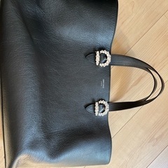 再値下げしました！定価50%OFF以上。美品JIMMY CHOO cheritoteビジュークリスタル レザートートの画像