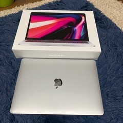 美品：MacBook Pro 2022年 13インチ 8GB 512GB