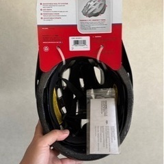 新品自転車ヘルメット&空気入れの画像