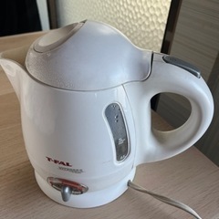 ティファール　電気湯沸かし器の画像