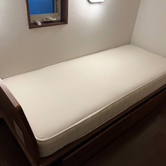 北九州市内配送無料　保証付き　2019年　SJ-D14E-W 冷蔵庫 ホワイト系 [2ドア /右開き/左開き付け替えタイプ /137L]無印　ベッド一式 (ベッドマット、下収納×２、ヘッドボード付き ）