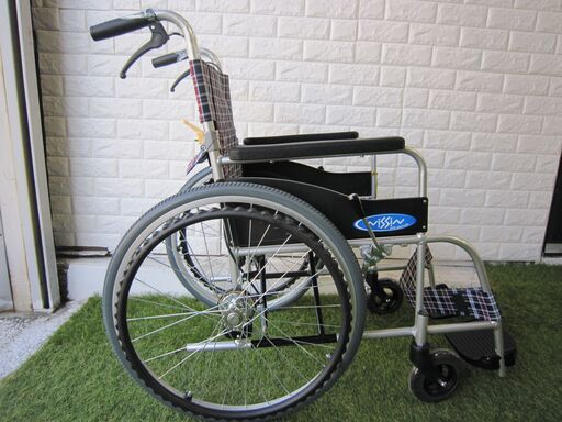 【新品】　NISSIN　自走式車イス　NEOー１　ノーパンクタイヤ