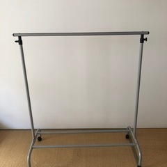 ハンガーラック　洗濯物を干すやつ