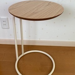 【取引中】ベッドサイドテーブル