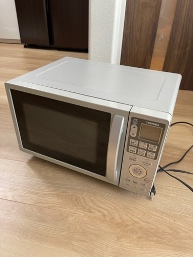 東芝製の電子レンジ(ターンテーブルタイプ)