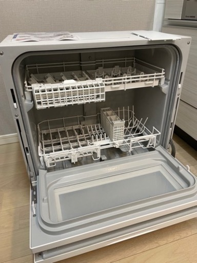 2021年製　NP-TH4-W パナソニック 食器洗い乾燥機