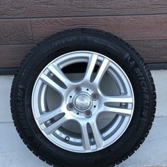 ホンダ旧型フィット装着アルミホィール付きスタッドレスタイヤの画像