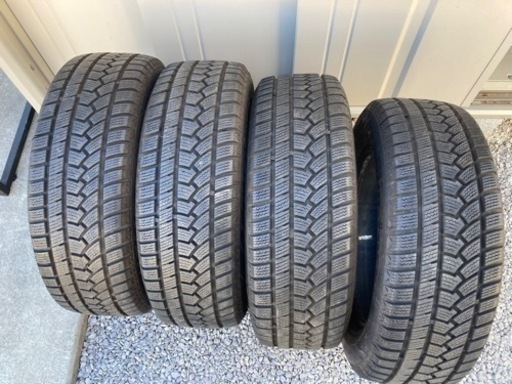 2019年スタッドレスタイヤ 215/60r16