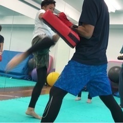 大阪のキックボクシングチームです。現在、メンバーを募集しています。応募は20代〜30代で初心者やリフレッシュ参加の方のみ！体を動かしたい人、身体絞めたい人、キックボクシングに興味がある方は、ぜひ参加して下さいね！ − 大阪府
