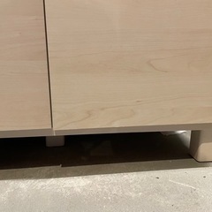 扉付き収納棚の画像