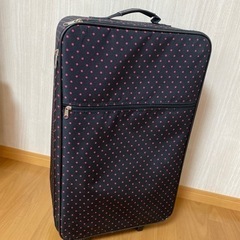 【無料】2輪キャリーバッグ　黒ピンクドット