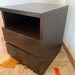 ベッドサイドテーブルの画像